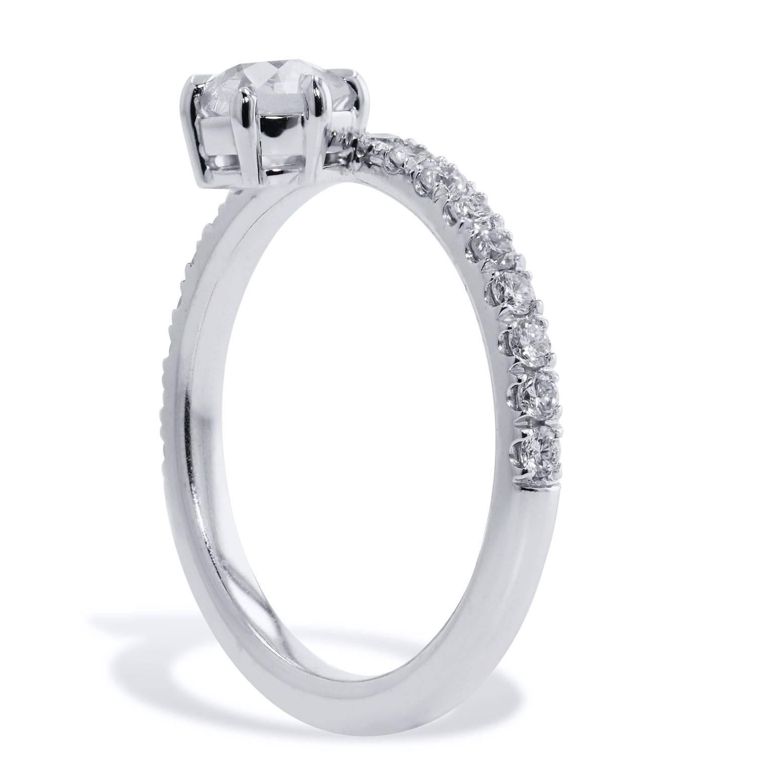 solitaire diamond with pave band