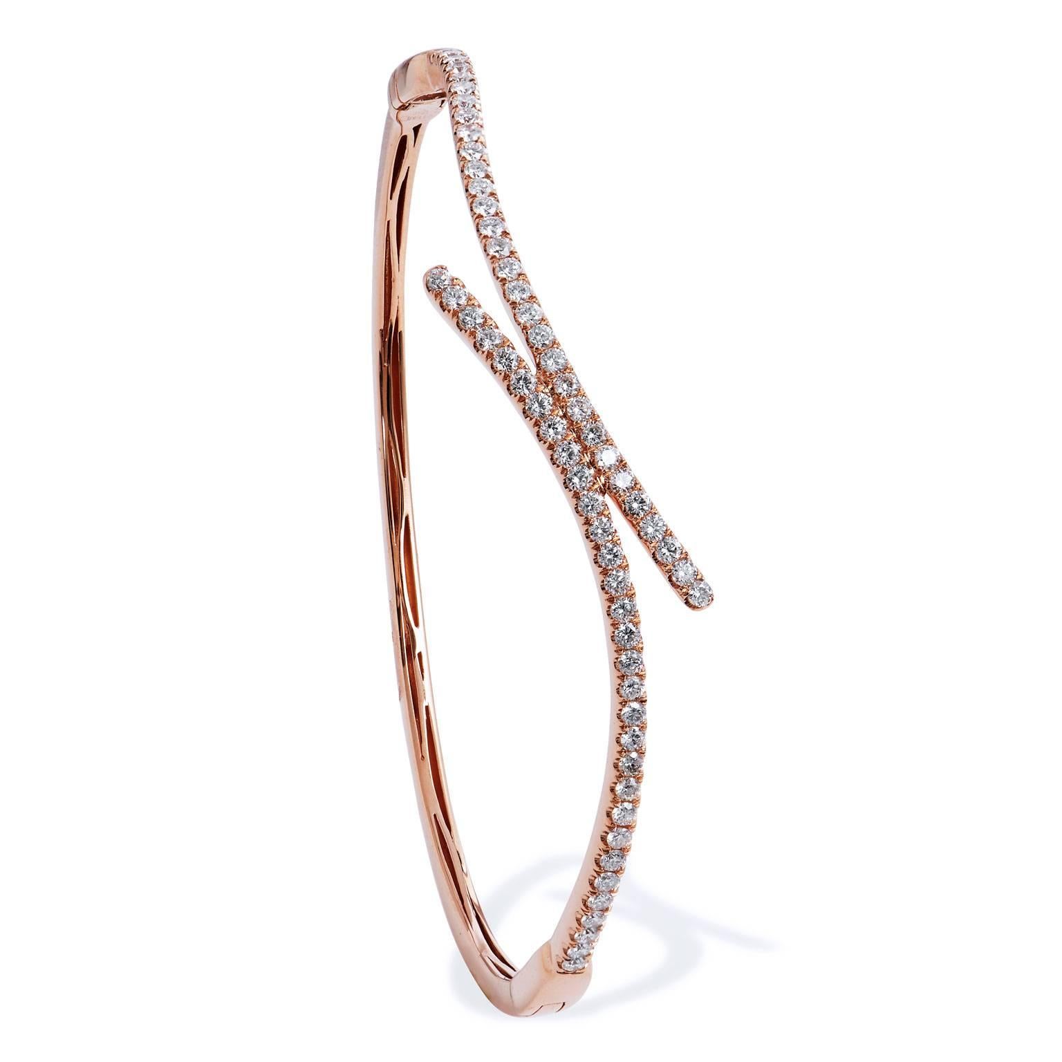 18 karat rose gold bends with fluidity in this hinge bracelet featuring 1.13 carat of pave-set diamonds.