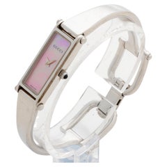 Gucci 1500L Damenarmbanduhr. Perlmutt-Zifferblatt, mittelgroßes Armband. Jg. 1999