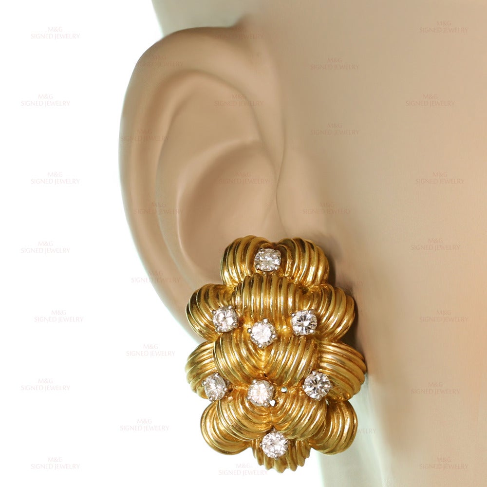 1960s Van Cleef & Arpels Diamond Gold Clip-on Earrings In Good Condition In New York, NY
