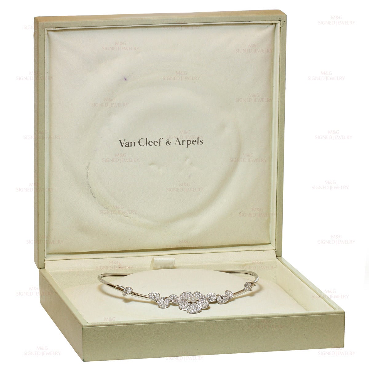 This gorgeous Van Cleef & Arpels necklace is made in 18k white gold and features a polished collar design accented with sparkling pave diamond flowers and leafs. Set with approximately 180 round brilliant-cut F-G VVS2-VS1 diamonds of an