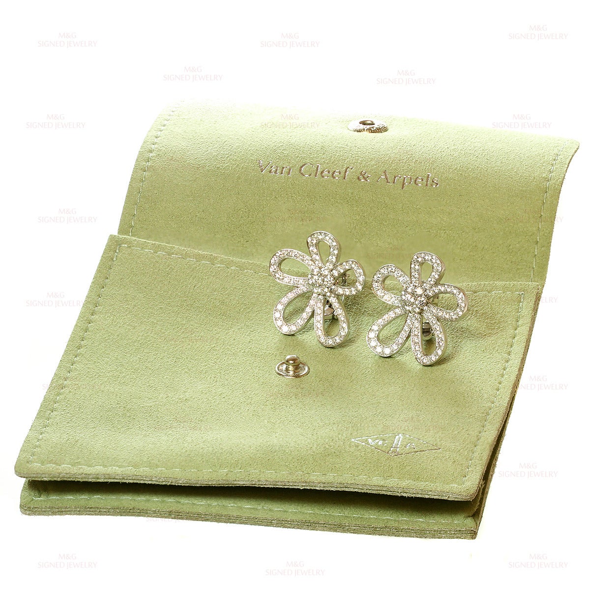 These splendid modern Van Cleef & Arpels flowerlace earrings are centered around a sparkling Fleurette motif surrounded by gently curved diamond petals. Crafted in 18k yellow gold and set with an estimated 3.90 carats of brilliant-cut round E-F