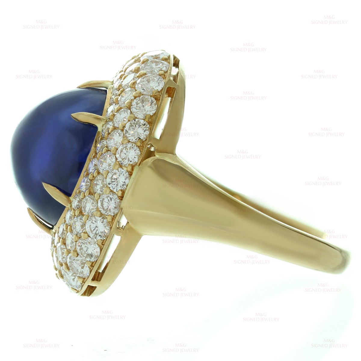 1980s Harry Winston Blue Sapphire Diamond Gold Dome Ring In Excellent Condition In New York, NY