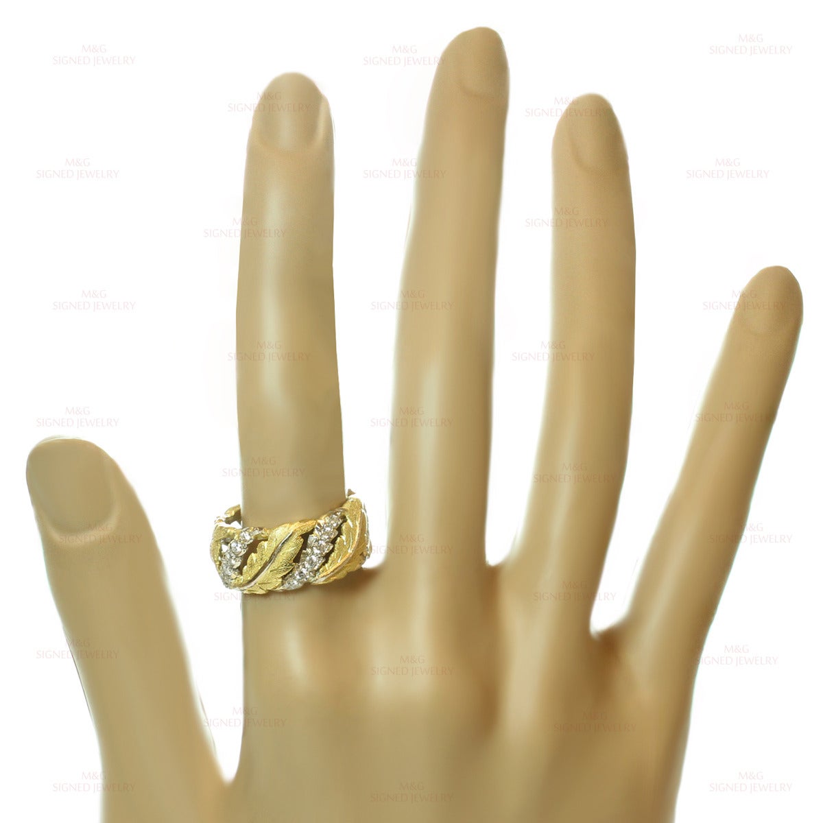 1990s Mario Buccellati Diamond Two-Tone Gold Leaf Filigree Band Ring In Good Condition In New York, NY