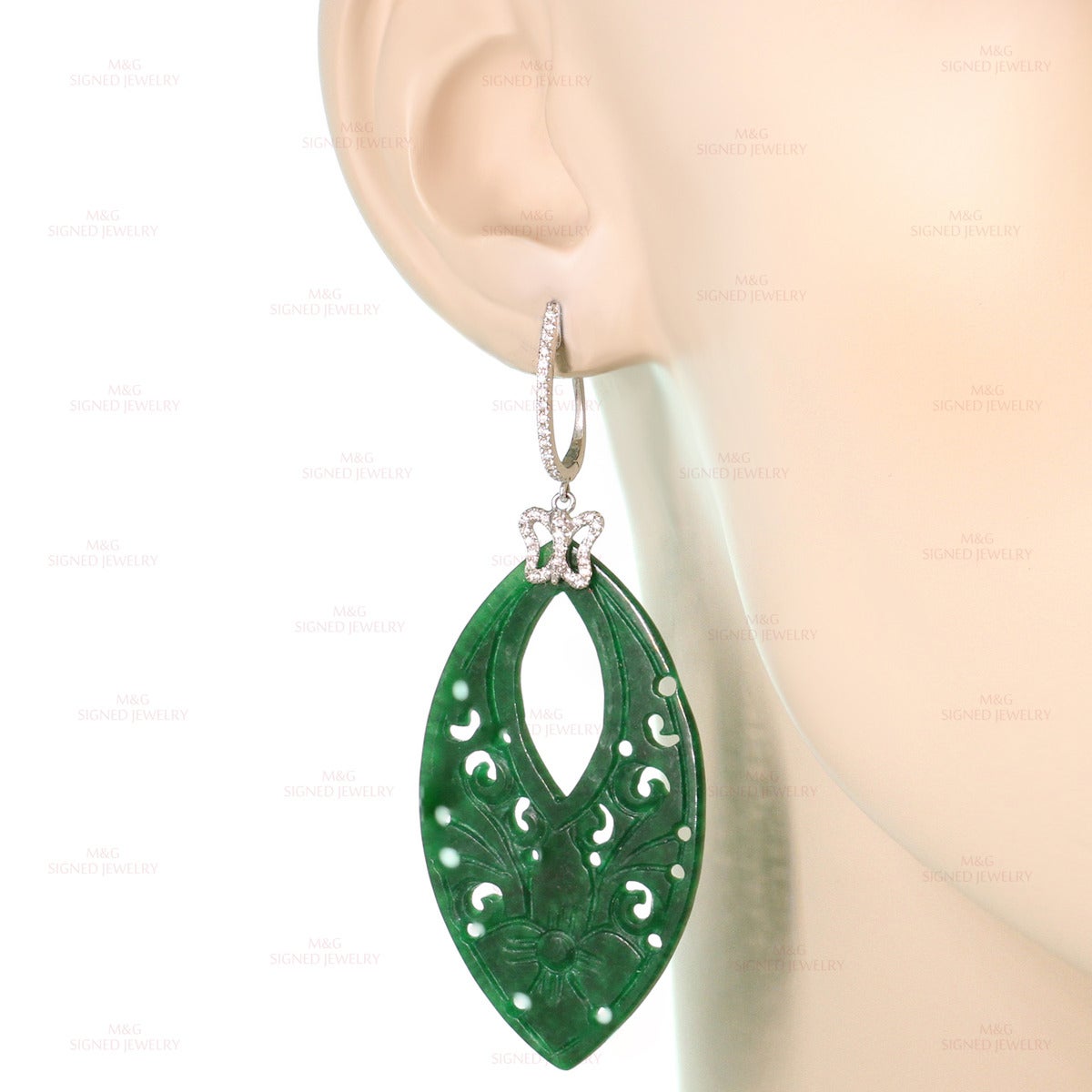 1990s Carved Green Jade Diamond Gold Pendant Earrings In Excellent Condition In New York, NY