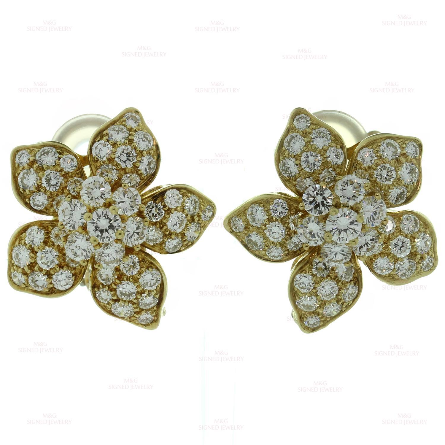 Van Cleef & Arpels Pearl Diamond Gold Clip-On Flower Earrings In Excellent Condition In New York, NY