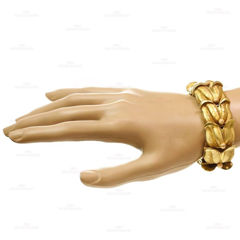 Buccellati Two Color Gold Floral Link Bracelet For Sale at 1stDibs