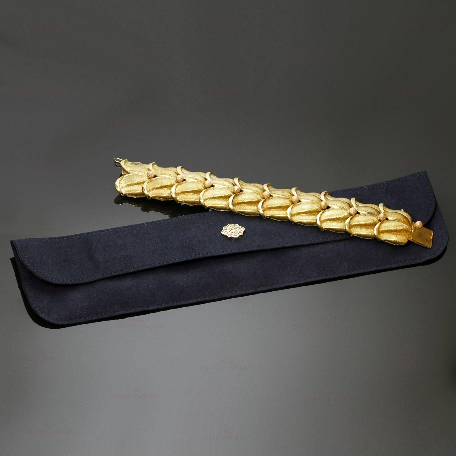 Buccellati Two Color Gold Floral Link Bracelet In Good Condition In New York, NY