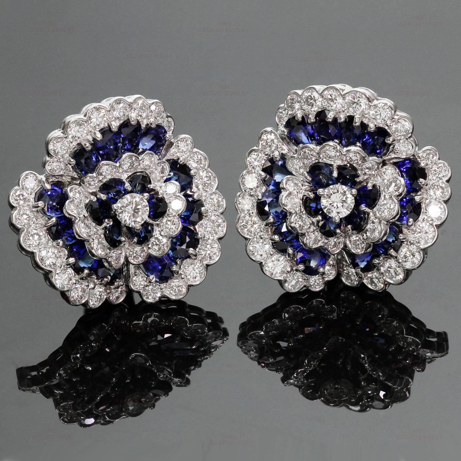 Van Cleef & Arpels Ohrclips mit blauem Saphir und Diamant in Platin mit Kamelie im Zustand „Gut“ in New York, NY