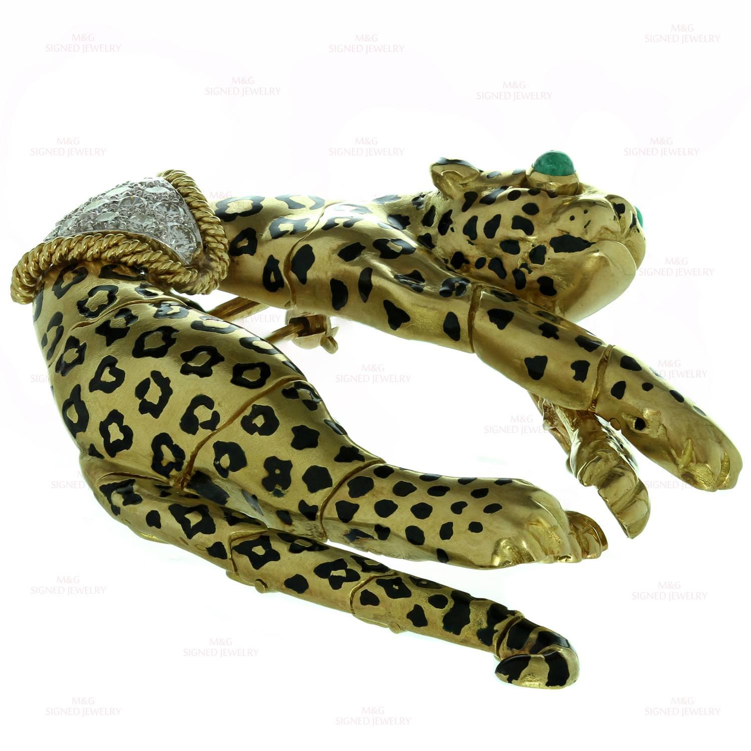 David Webb Enamel Emerald Diamond Gold Platinum Leopard Brooch In Excellent Condition In New York, NY