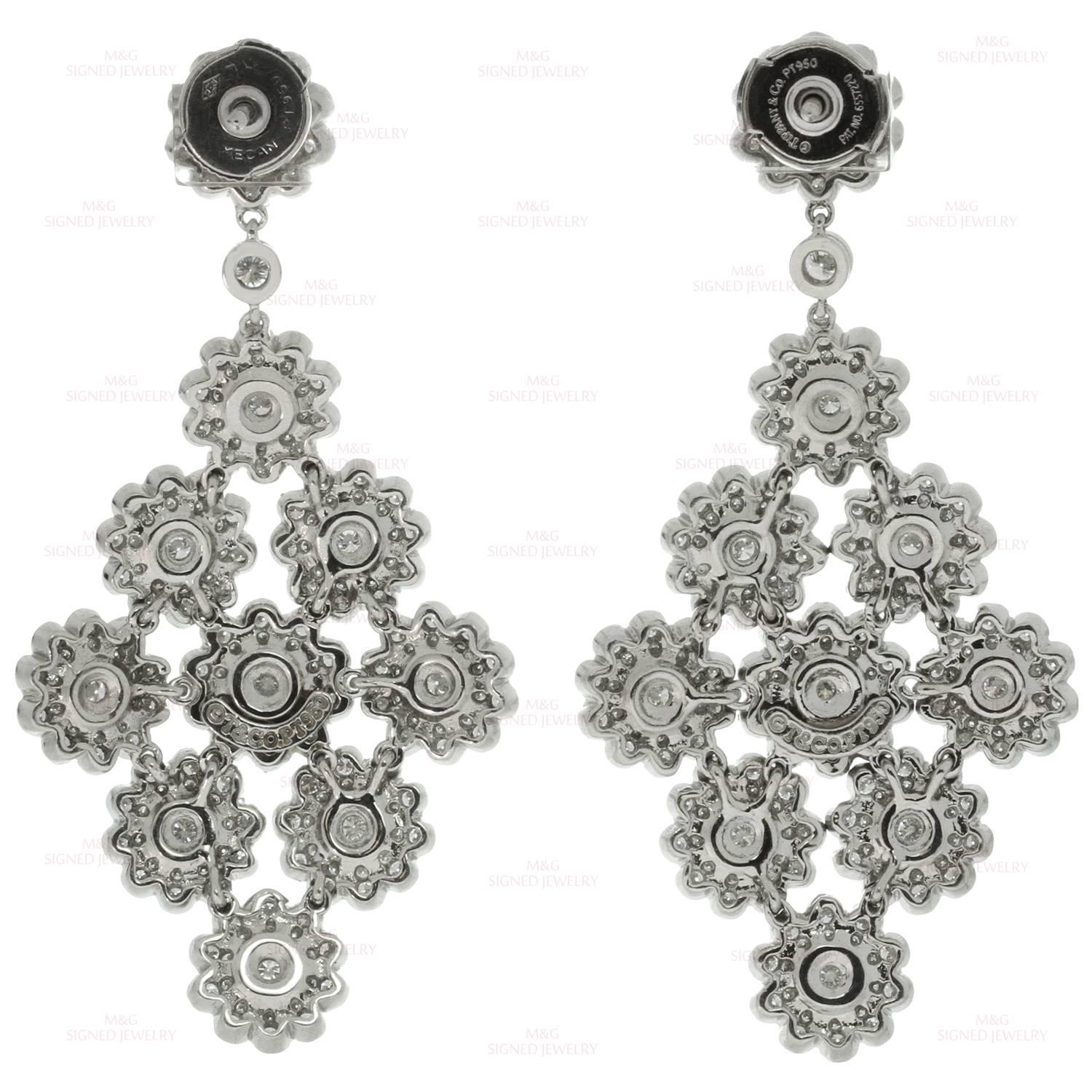 Tiffany & Co. Boucles d'oreilles pendantes en platine avec diamants de la collection Rose en vente 1