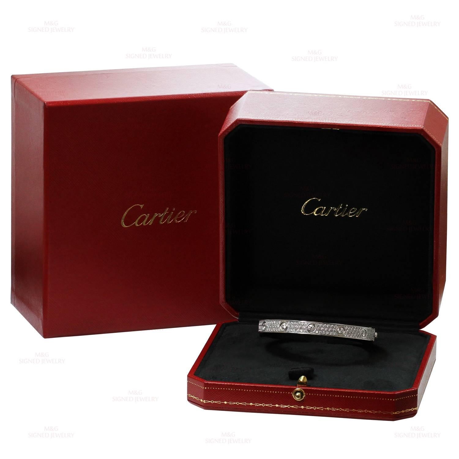 Dieses atemberaubende Cartier-Armband aus der kultigen Love Collection ist aus 18 Karat Weißgold gefertigt und mit 216 runden Diamanten im Brillantschliff von schätzungsweise 3,16 Karat besetzt. Anstelle der für die Collection'S typischen