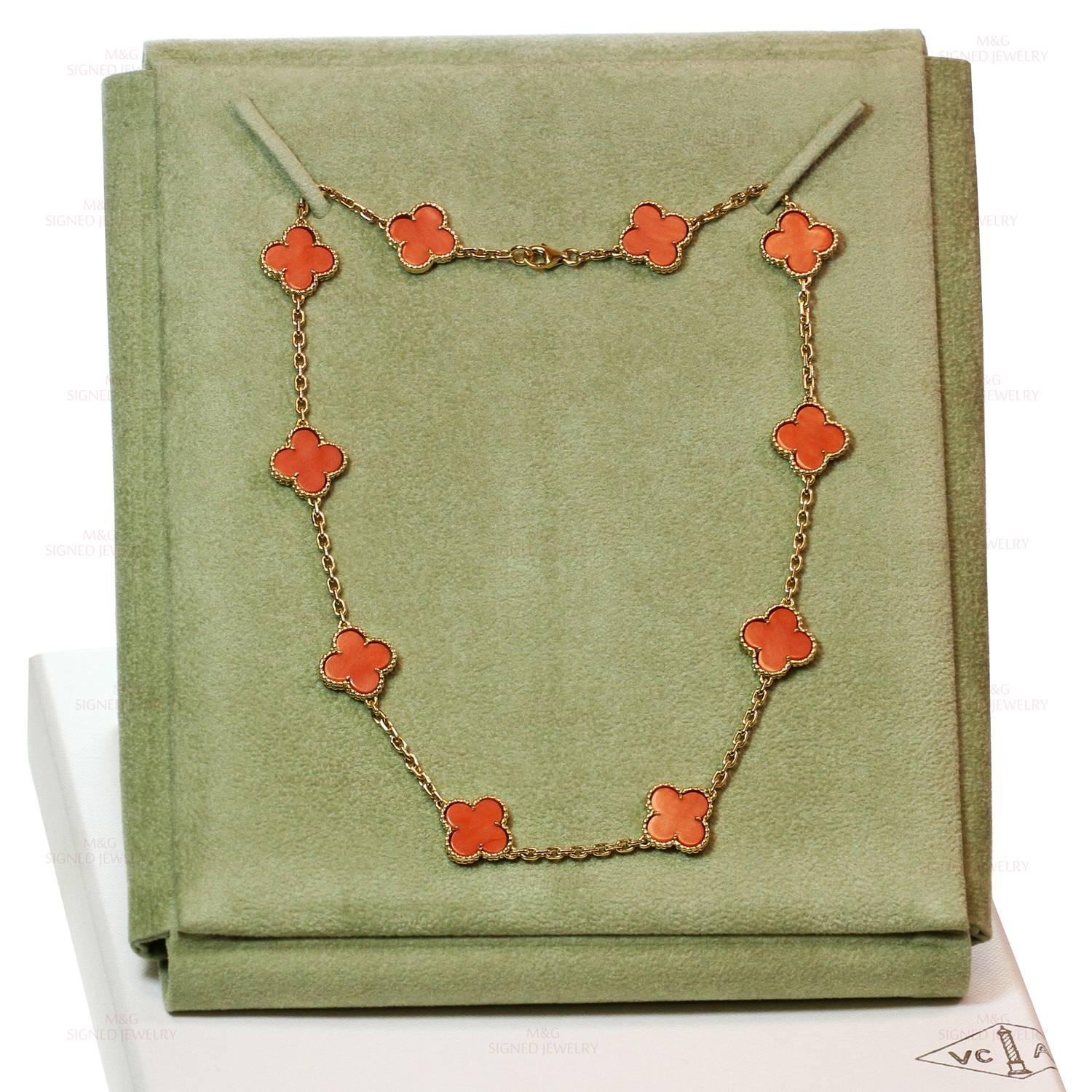 VAN CLEEF & ARPELS Vintage Alhambra Coral Yellow Gold 10 Motif Necklace In Excellent Condition In New York, NY