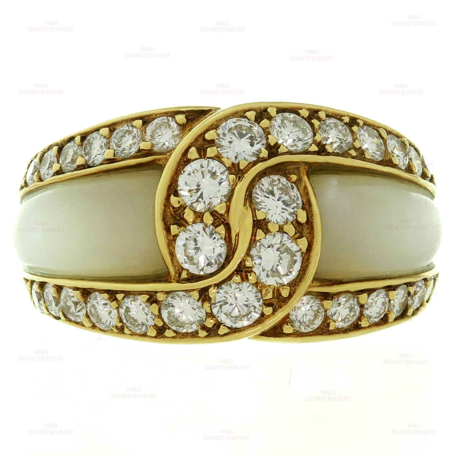 Van Cleef & Arpels Mother of Pearl Diamond Gold Ring In Excellent Condition In New York, NY