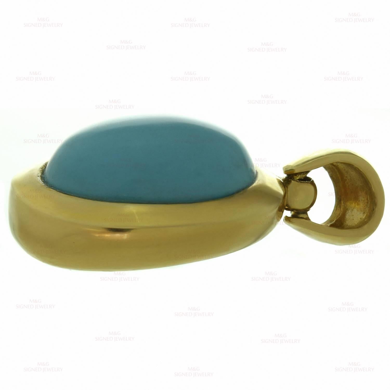 1980s Oval Turquoise Gold Pendant In Excellent Condition In New York, NY