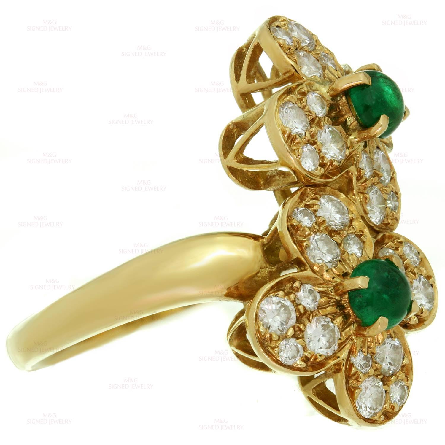 Van Cleef & Arpels Trefle Diamond Emerald Yellow Gold Double Flower Ring In Good Condition In New York, NY
