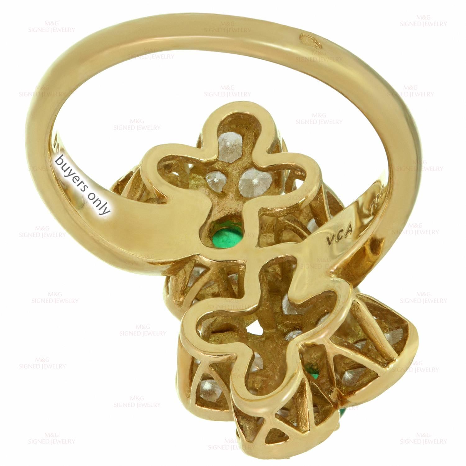 Women's or Men's Van Cleef & Arpels Trefle Diamond Emerald Yellow Gold Double Flower Ring
