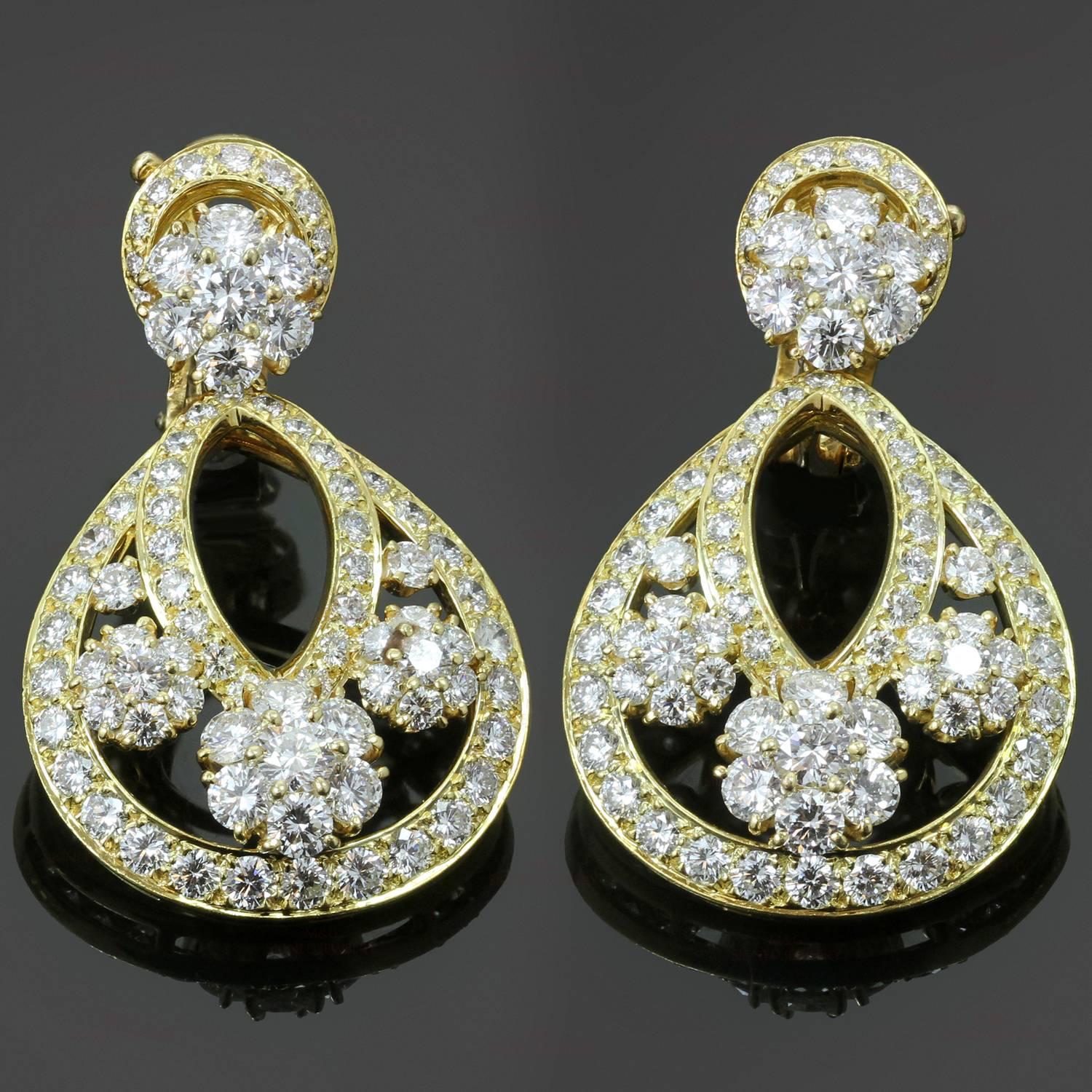 These wonderful Van Cleef & Arpels clip-on drop earrings from the exceptional Snowflake collection are crafted in 18k yellow gold and set with 170 brilliant-cut round diamonds of an estimated 7.15 carats. This is the small model of the earrings.