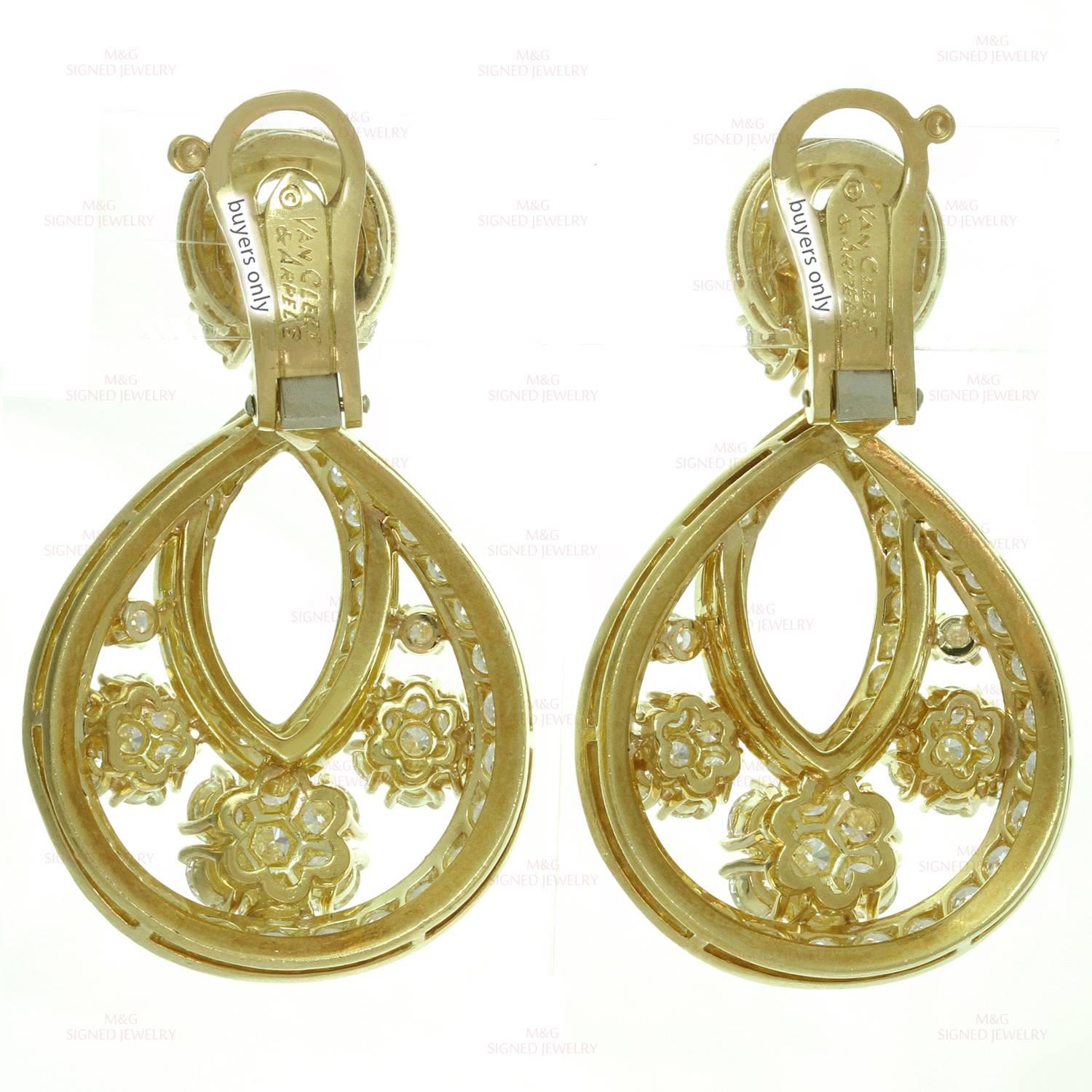 Van Cleef & Arpels Snowflake Diamond Yellow Gold Clip-On Drop Earrings In Excellent Condition In New York, NY