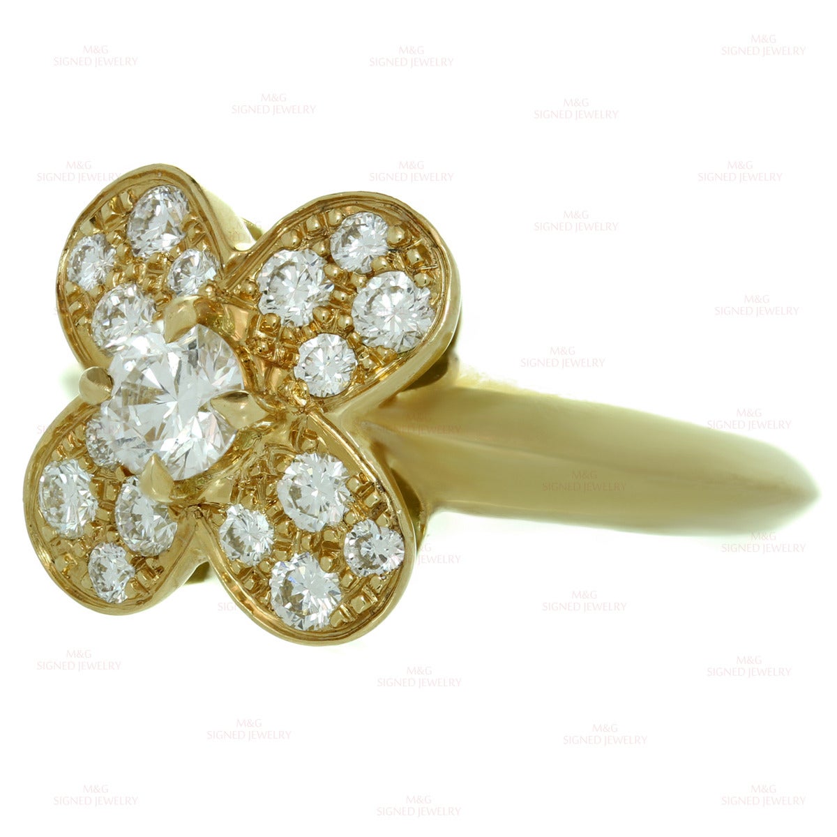 1990s Van Cleef & Arpels Trefle Diamond Gold Ring In Good Condition In New York, NY