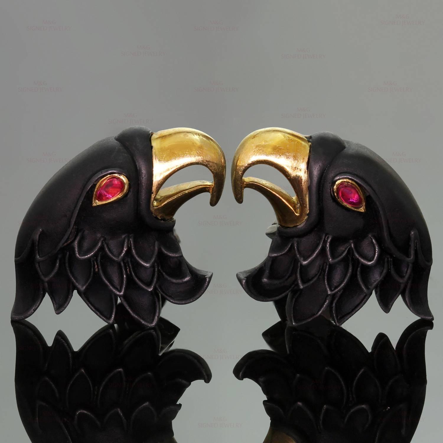 These unique Carrera y Carrera cufflinks are feature an eagle design hand-crafted out of yellow and blackened 18k gold with sculpted details and ruby eyes of an estimated 0.18 carats.  Made in Spain circa 1990s. Measurements: 0.98
