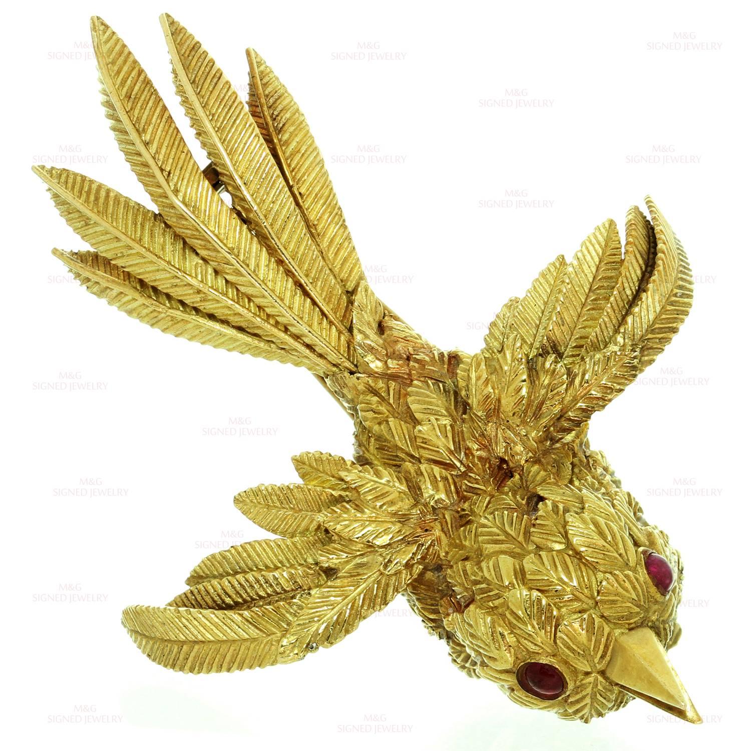 Van Cleef & Arpels Bird of Paradise Ruby Yellow Gold 1950s Brooch In Good Condition In New York, NY