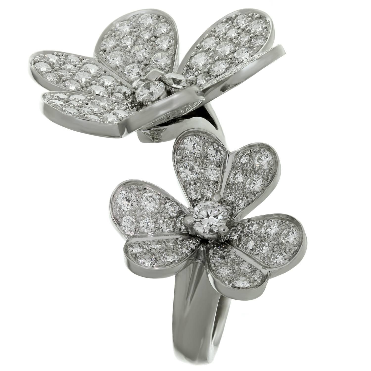 Van Cleef & Arpels Frivole Diamond White Gold Between the Finger Flower Ring In Excellent Condition In New York, NY