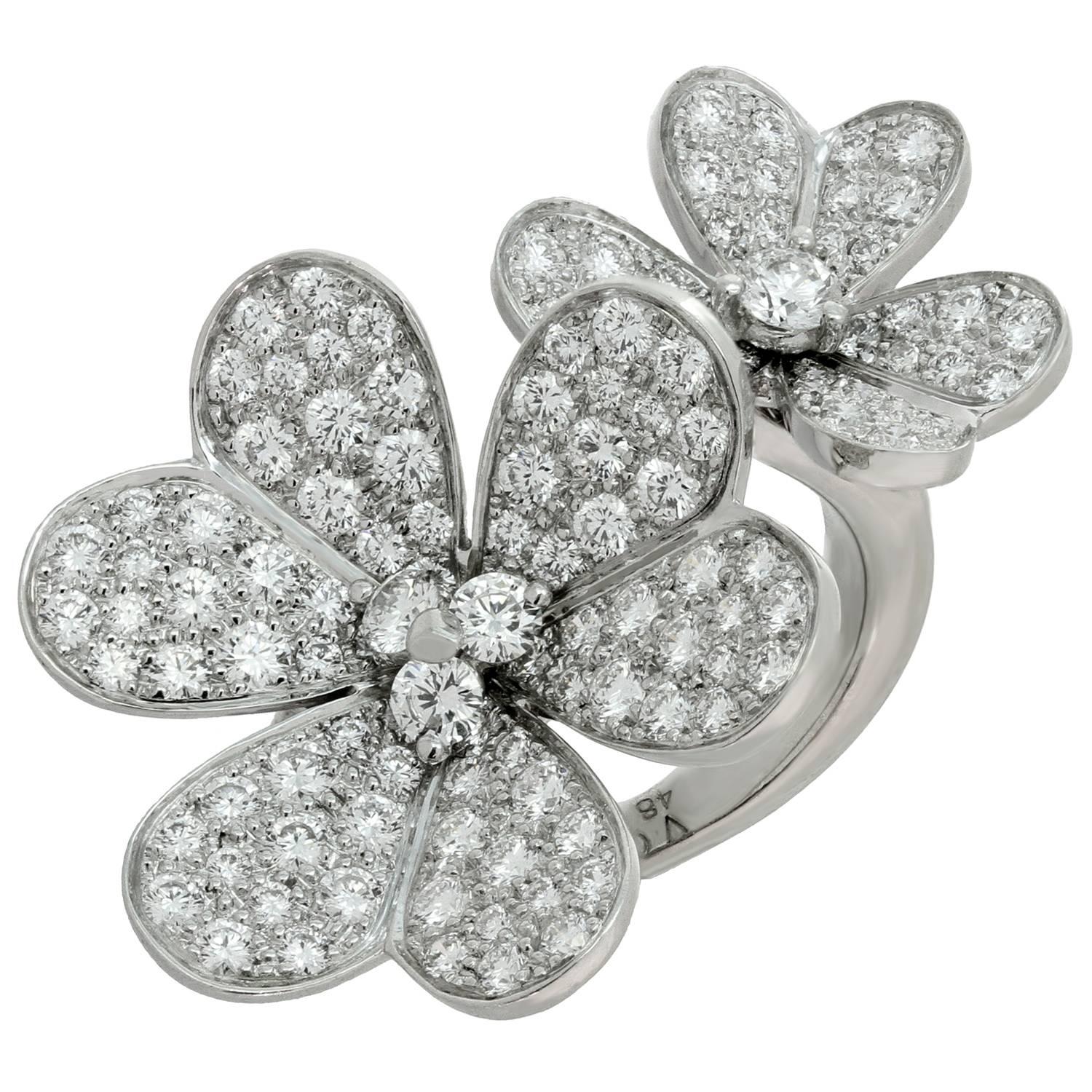 Van Cleef & Arpels Frivole Diamond White Gold Between the Finger Flower Ring