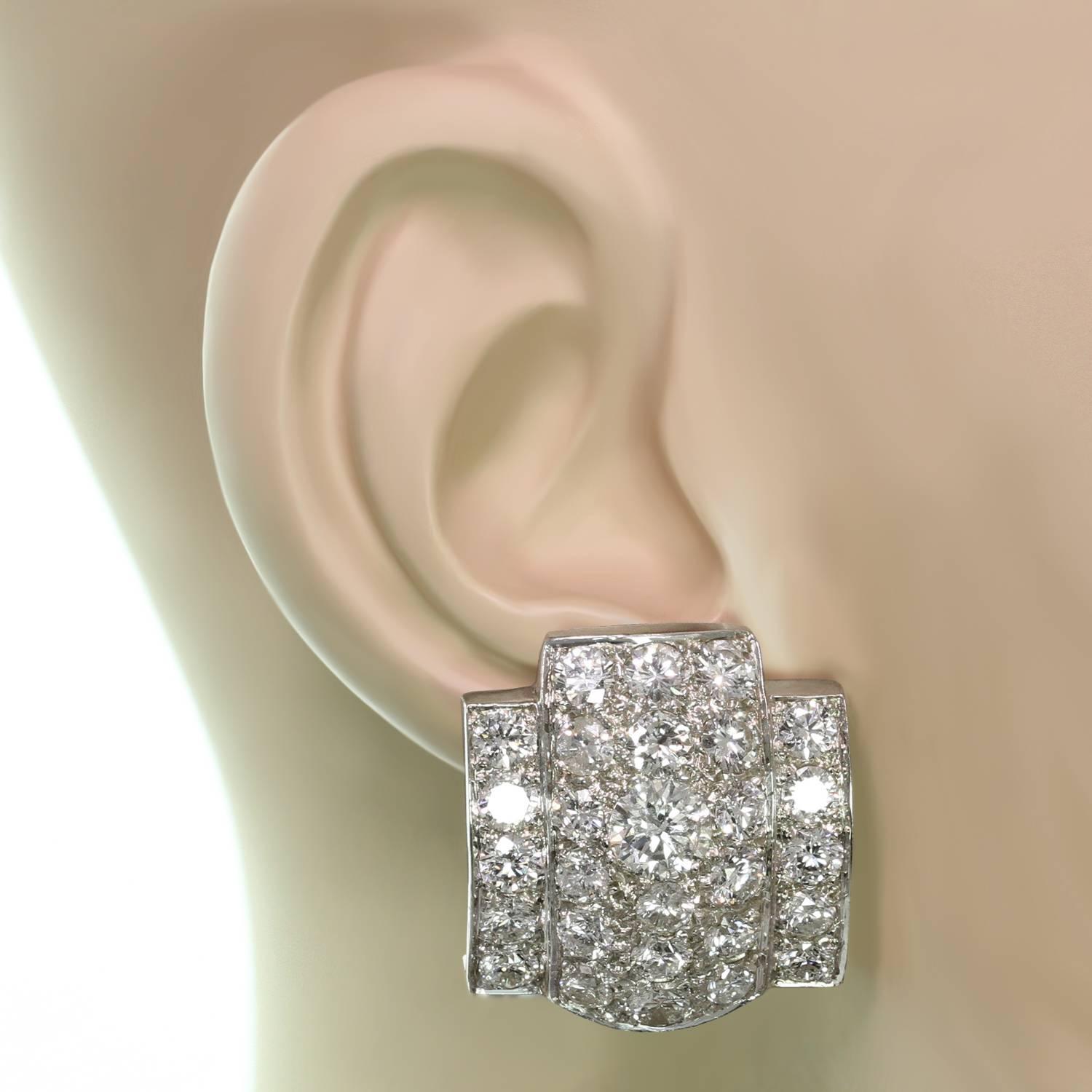 IMPRESSIVE! Retro White Gold Diamond Earrings In Excellent Condition For Sale In New York, NY