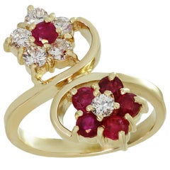 Bague à deux fleurs en or jaune avec diamants et rubis