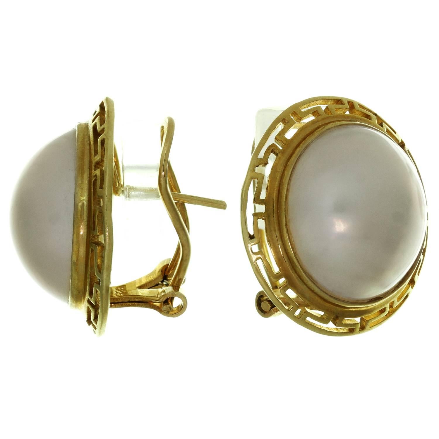 Mother-Of-Pearl Yellow Gold Greek Pattern Button Earrings In Excellent Condition For Sale In New York, NY