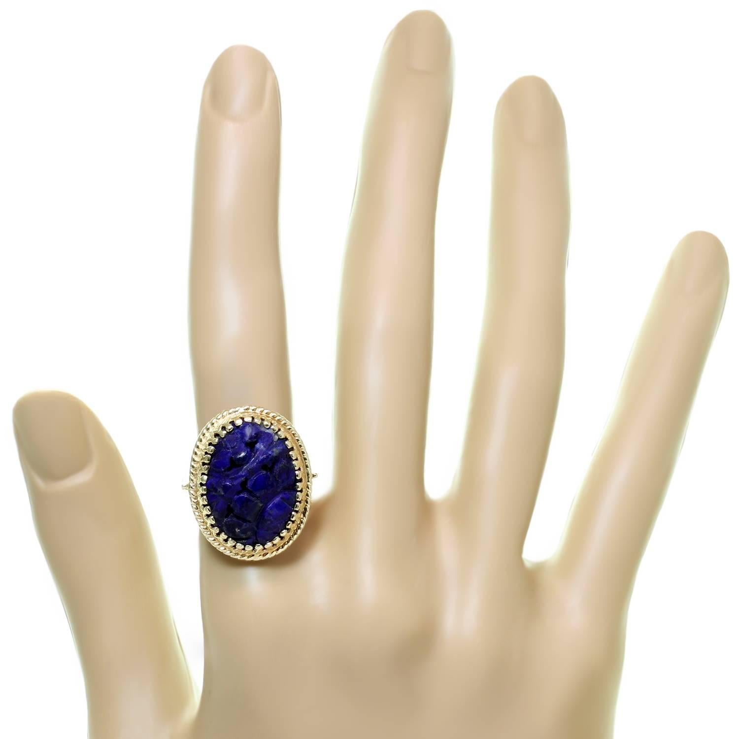 Hand-Carved Natural Lapis Lazuli 14K Yellow Gold Cocktail Ring In Excellent Condition In New York, NY