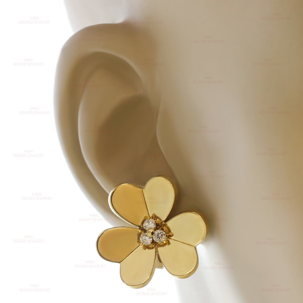 1990s Van Cleef & Arpels Frivole Diamond Gold Earrings In Excellent Condition In New York, NY