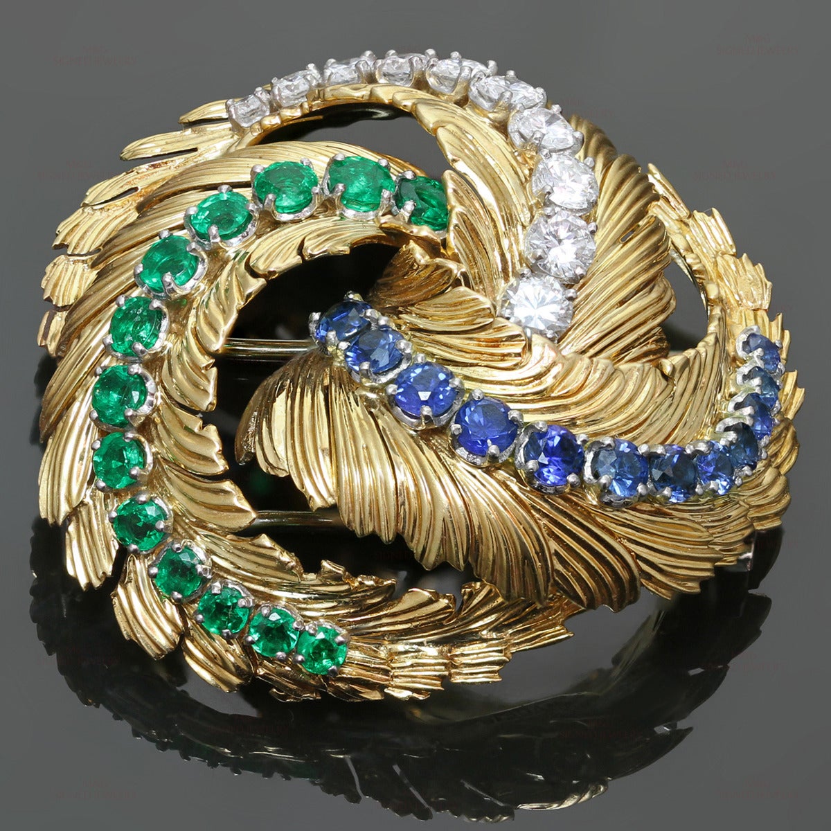 Women's 1970s Van Cleef & Arpels Emerald Sapphire Diamond Yellow Gold Leaf Brooch