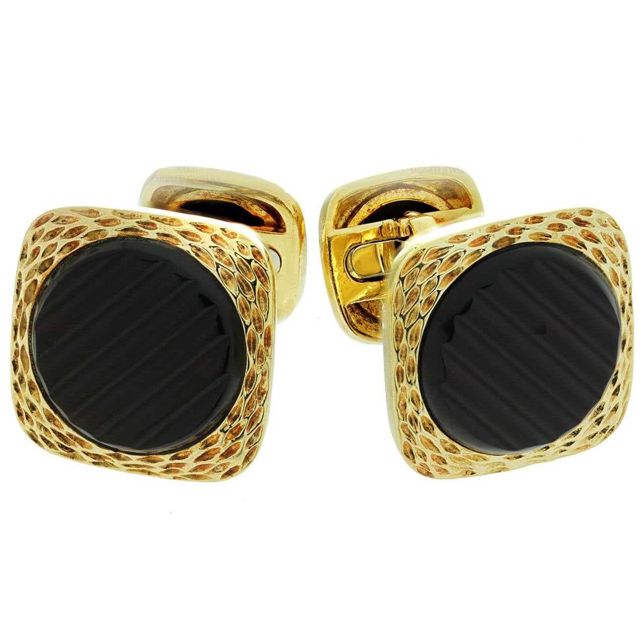 1970s Van Cleef and Arpels Black Onyx Gold Cufflinks For Sale at 1stdibs