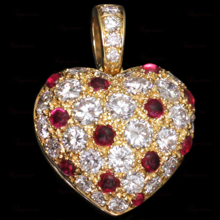 CARTIER Diamond Ruby Yellow Gold Heart Charm Pendant In Excellent Condition In New York, NY