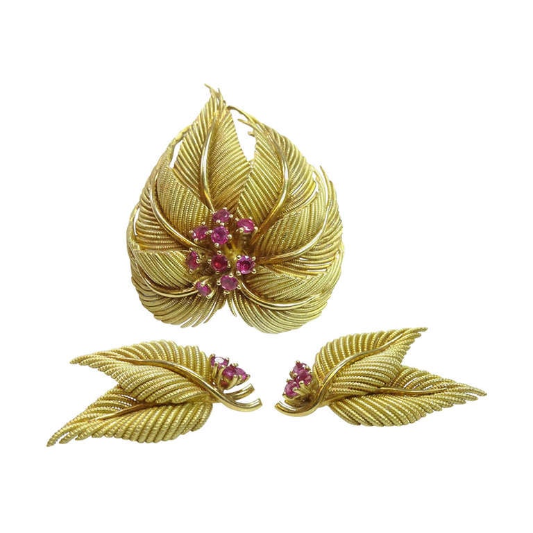 TIFFANY & CO. Ruby Yellow Gold Leaf Brooch & Earrings Set