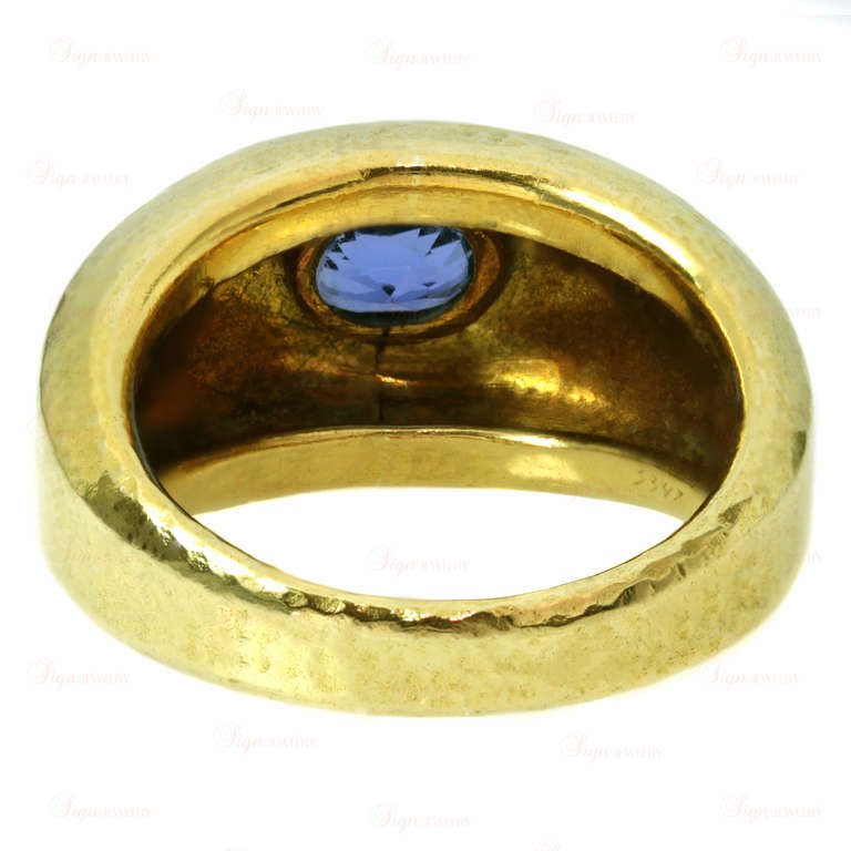 Tiffany & Co. Schlumberger Blue Sapphire Yellow Gold Ring In Excellent Condition In New York, NY