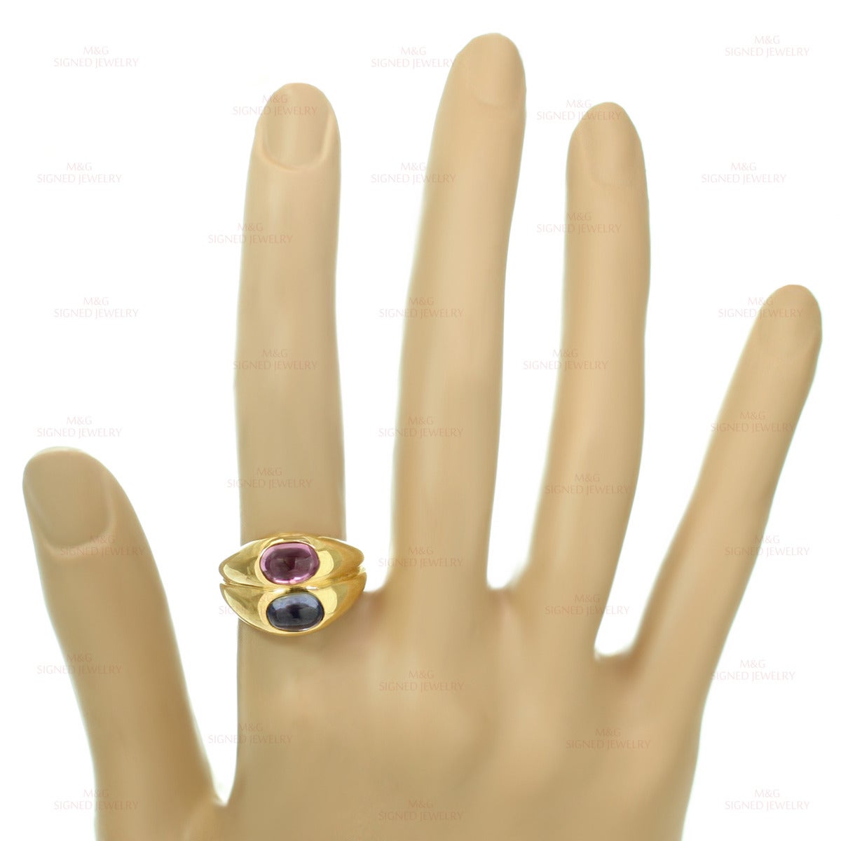 Iconic 1980s Bulgari Blue Pink Sapphire Gold Ring In Excellent Condition In New York, NY