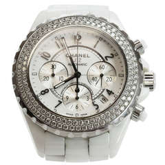 Chanel Montre-bracelet chronographe automatique J12 en céramique et diamants pour femme