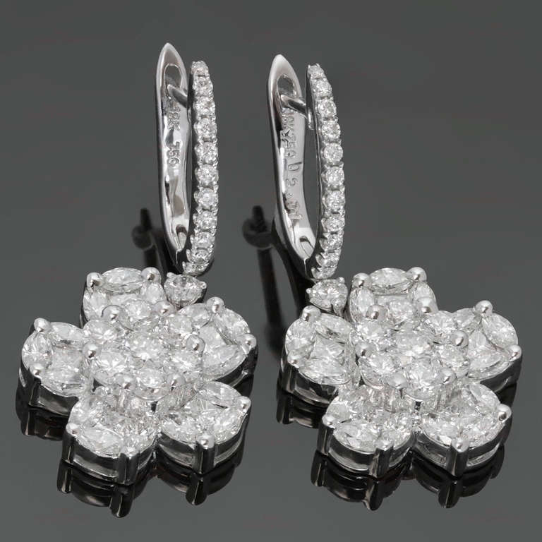 Gorgeous 2010s Diamond White Gold Flower Drop Earrings In New Condition In New York, NY