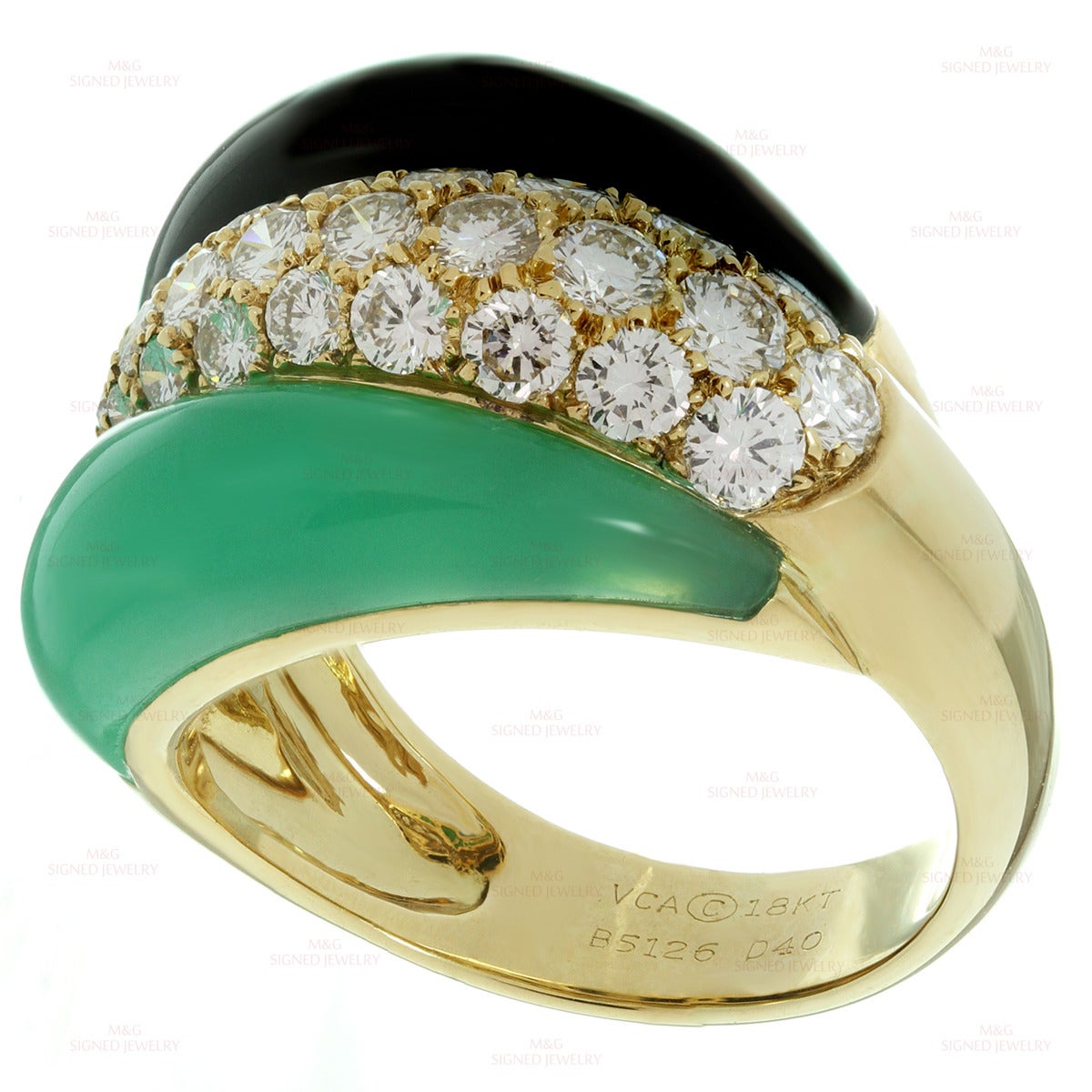 This chic Van Cleef & Arpels ring is crafted in 18k yellow gold and beautifully set with green chrysphrase, black onyx, and sparkling round brilliant-cut E-F VVS1-VVS2 diamonds of an estimated 0.40 carats. Made in France circa 1990s.