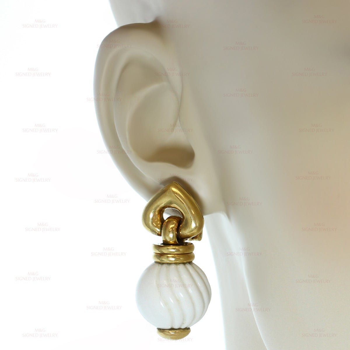 1990s Bulgari Chandra White Ceramic Gold Drop Earrings In Excellent Condition In New York, NY