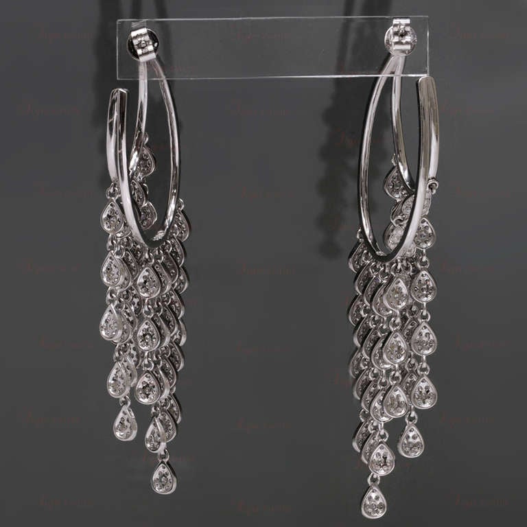 Modern Diamond White Gold Chandelier Earrings In Excellent Condition For Sale In New York, NY