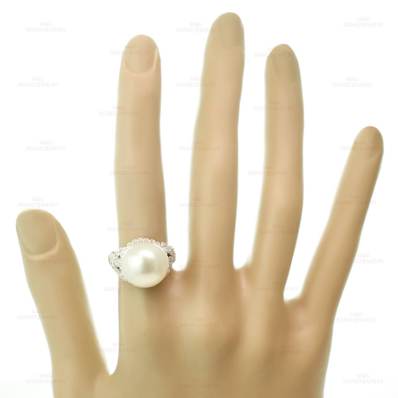 Pearl Diamond White Gold Ring In Excellent Condition In New York, NY