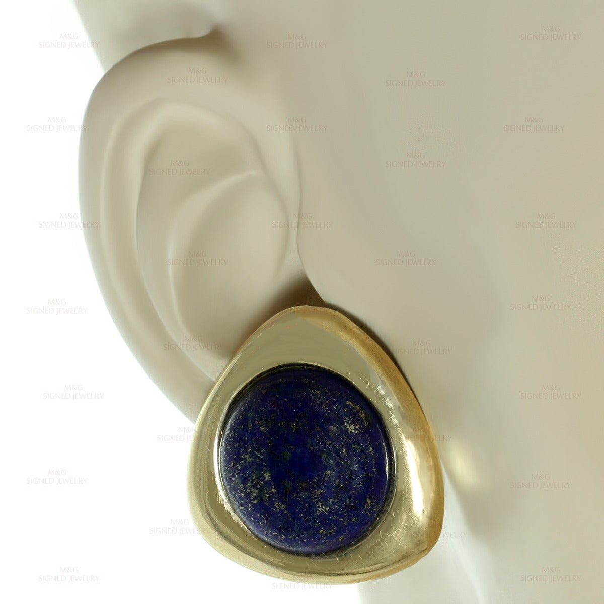 Boucles d'oreilles en or jaune et lapis-lazuli des années 1980 Pour femmes en vente