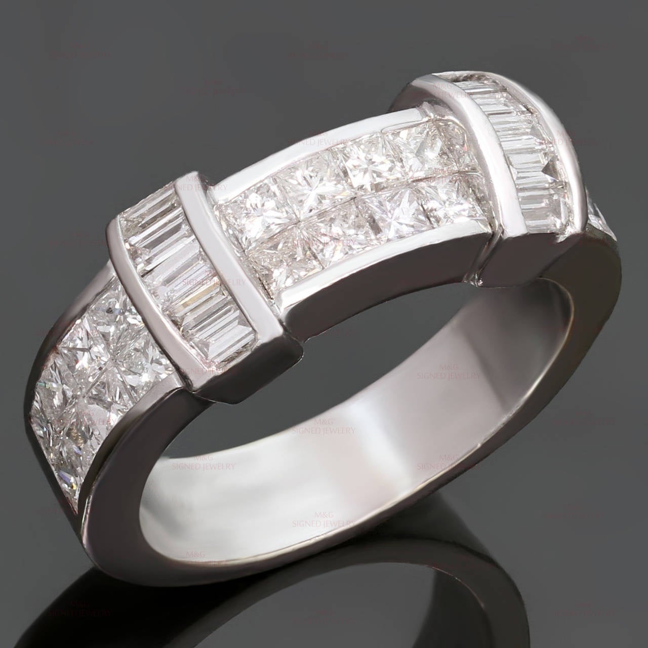1980s Princess-Cut Diamond White Gold Band Ring In Excellent Condition In New York, NY