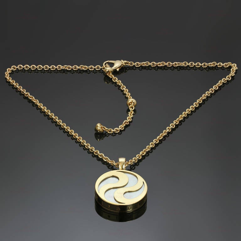 Contemporary BULGARI Spinning Ying Yang Mother of Pearl Yellow Gold Pendant Necklace