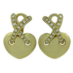 Boucles d'oreilles clipsées en forme de cœur en or jaune et diamants Chaumet:: années 1990