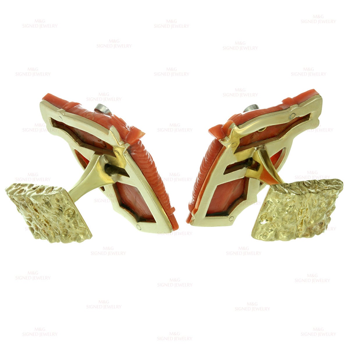 Red Coral Diamond Yellow Gold Horse Cufflinks In Good Condition For Sale In New York, NY